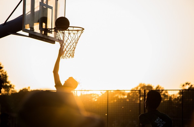 Quelles erreurs éviter pour un shoot basket précis et efficace ?